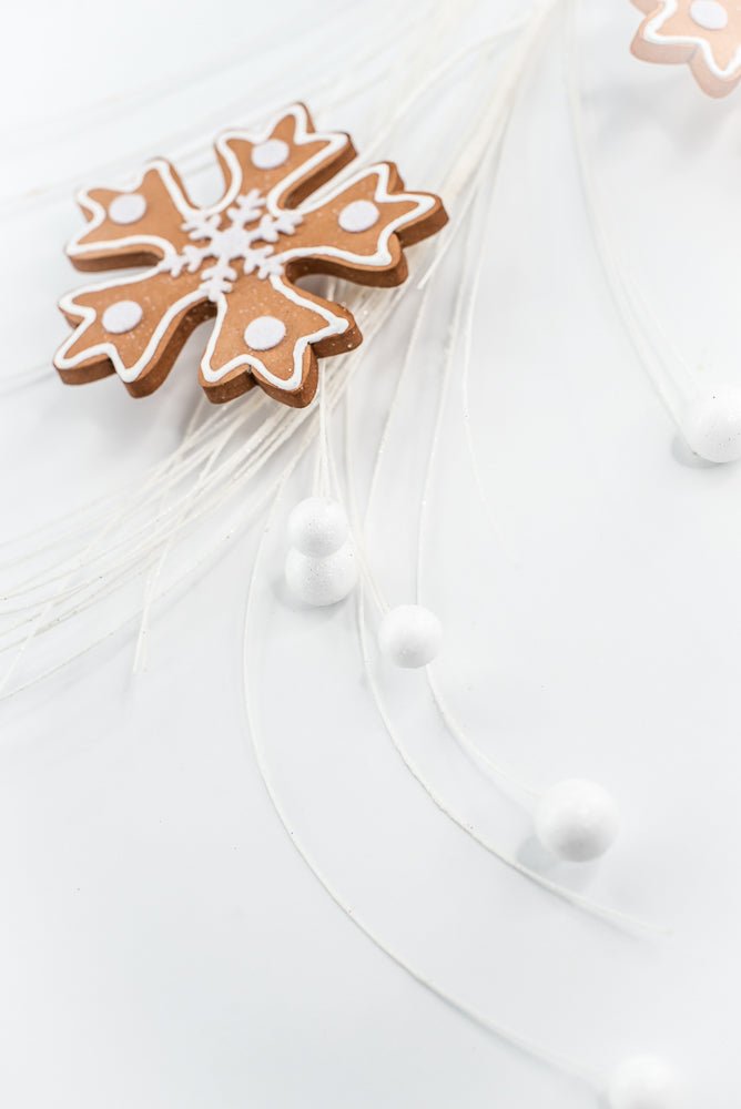 28" Gingerbread Snowflake Spray - Greenery Market86450BN