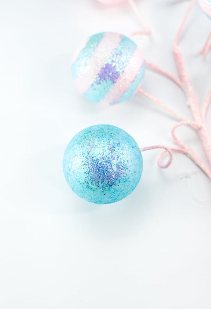 Blue and pink wired ball spray - Greenery MarketWinter and ChristmasXS1047N4