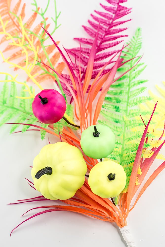 Hot Fluorescent Pumpkins, Fern, & Grass - Greenery Market85308