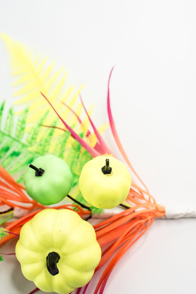 Hot Fluorescent Pumpkins, Fern, & Grass - Greenery Market85308