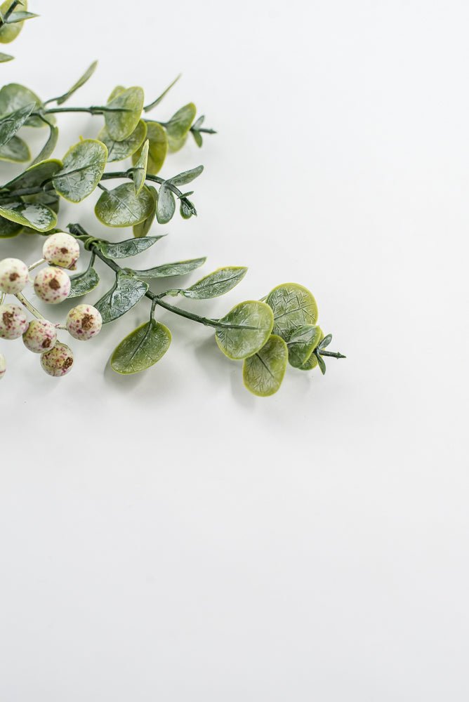 Mixed eucalyptus leaves and berry pick - Greenery Market32119