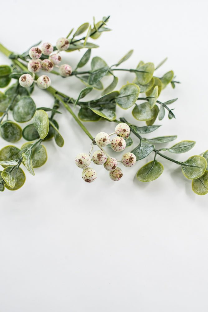 Mixed eucalyptus leaves and berry pick - Greenery Market32119