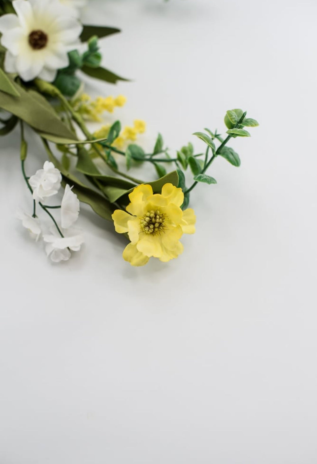 Mixed greenery and daisies flower spray - Greenery MarketArtificial Flora63892