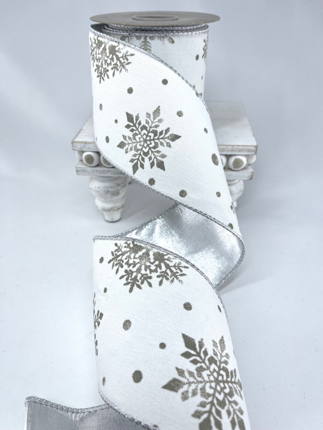 White and gray snowflake 4” - Greenery Market179727