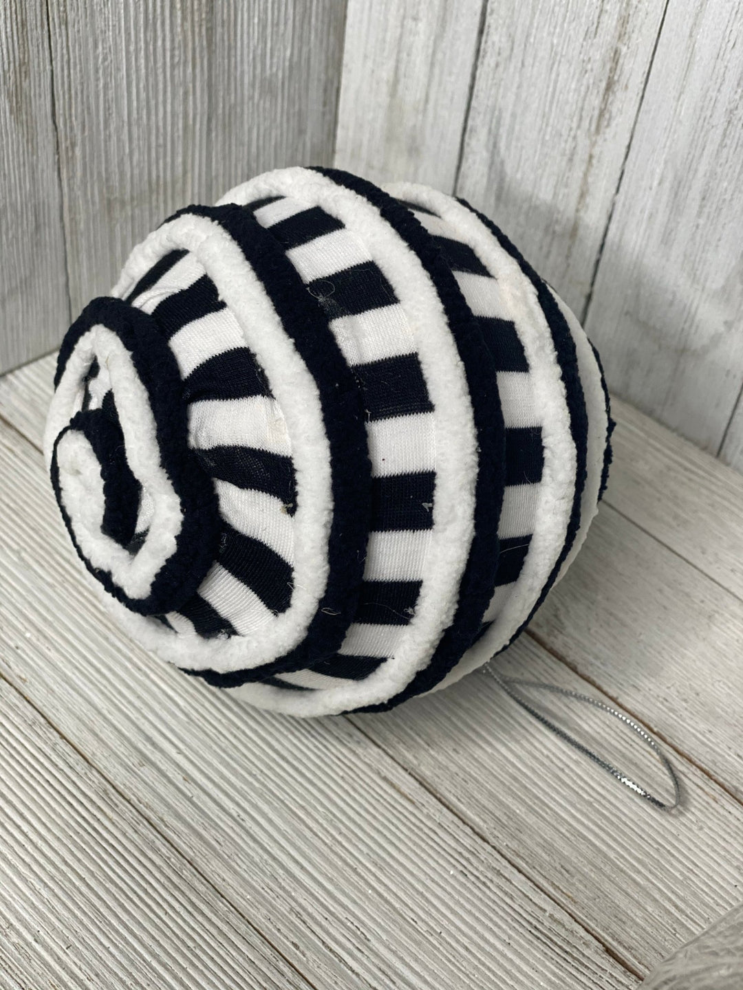 Ball ornaments black and white - Greenery MarketOrnaments84759BA4