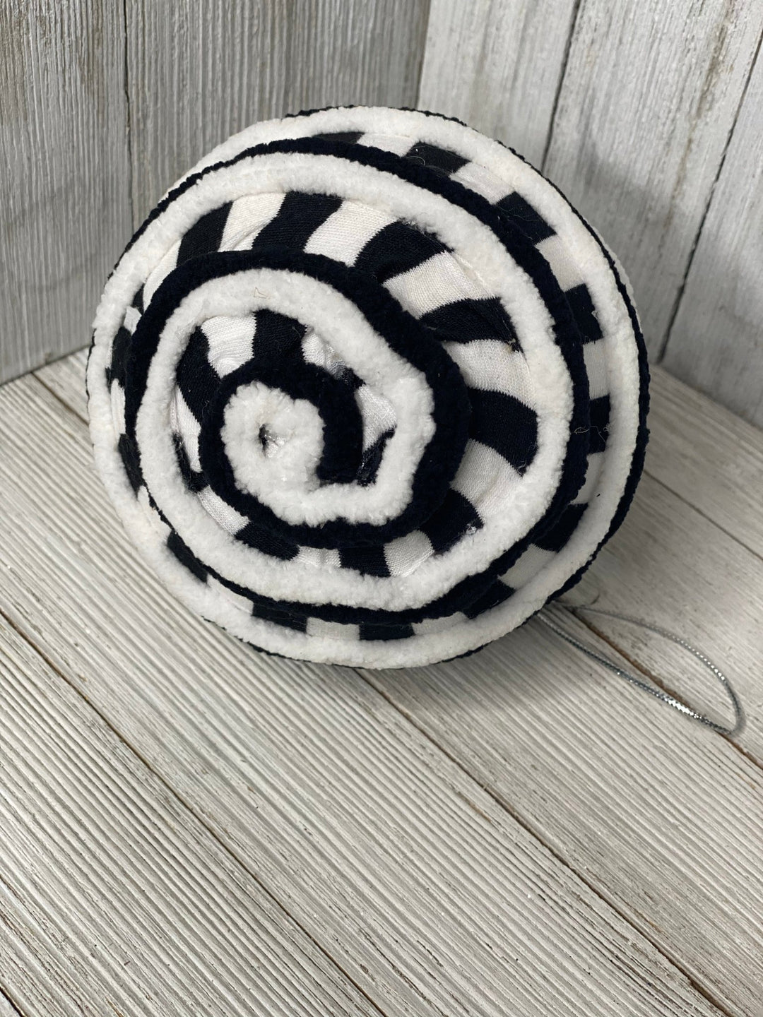 Ball ornaments black and white - Greenery MarketOrnaments84759BA4