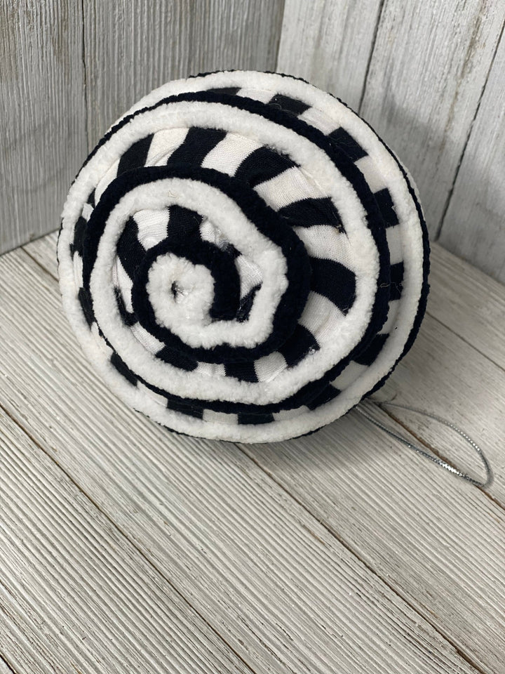 Ball ornaments black and white - Greenery MarketOrnaments84759BA4