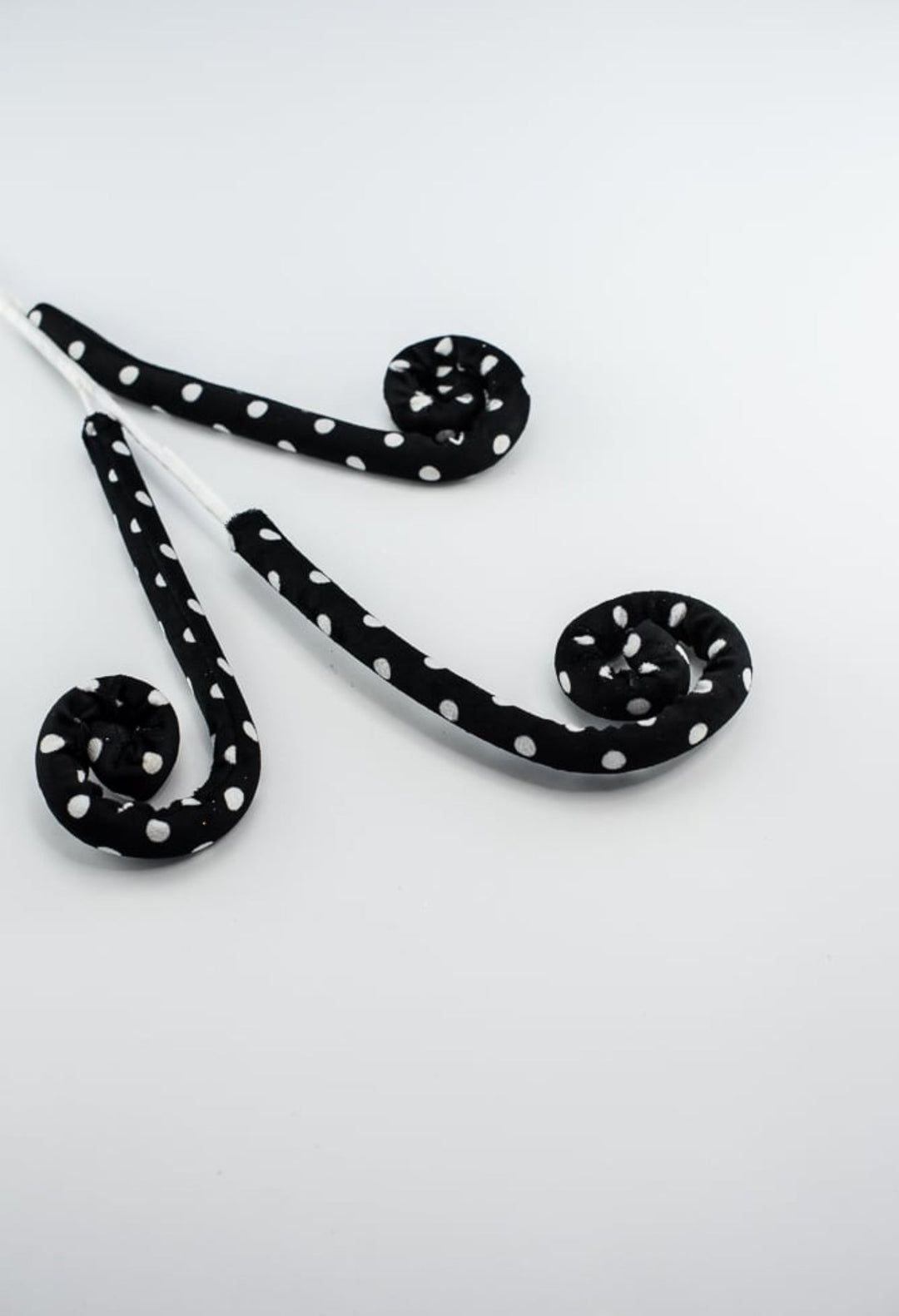 Black and white polkadot curly spray - Greenery MarketPicks62376BKWT