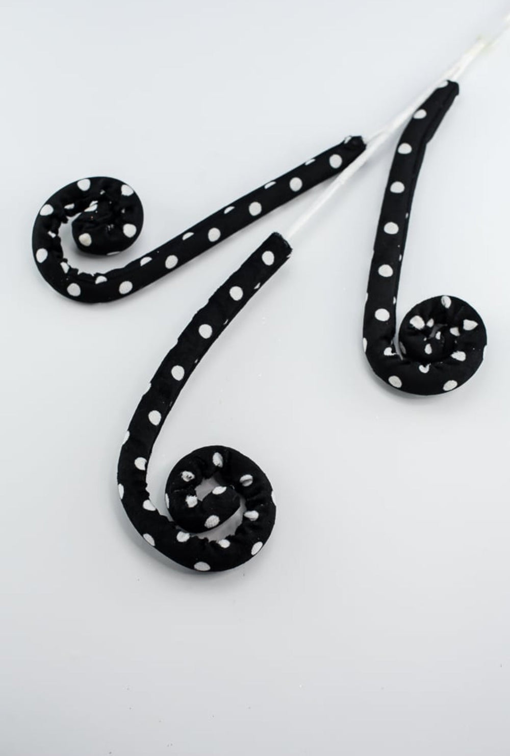 Black and white polkadot curly spray - Greenery MarketPicks62376BKWT