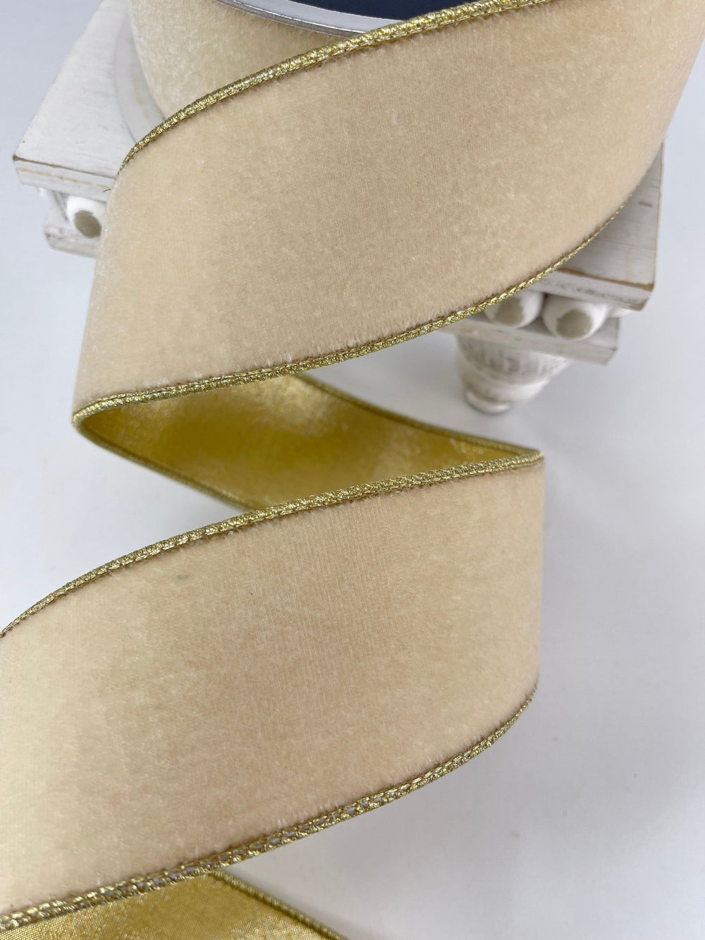 Farrisilk flashy velvet tree ribbon - 2.5” cream - Greenery Marketwired ribbonRG806 - 01