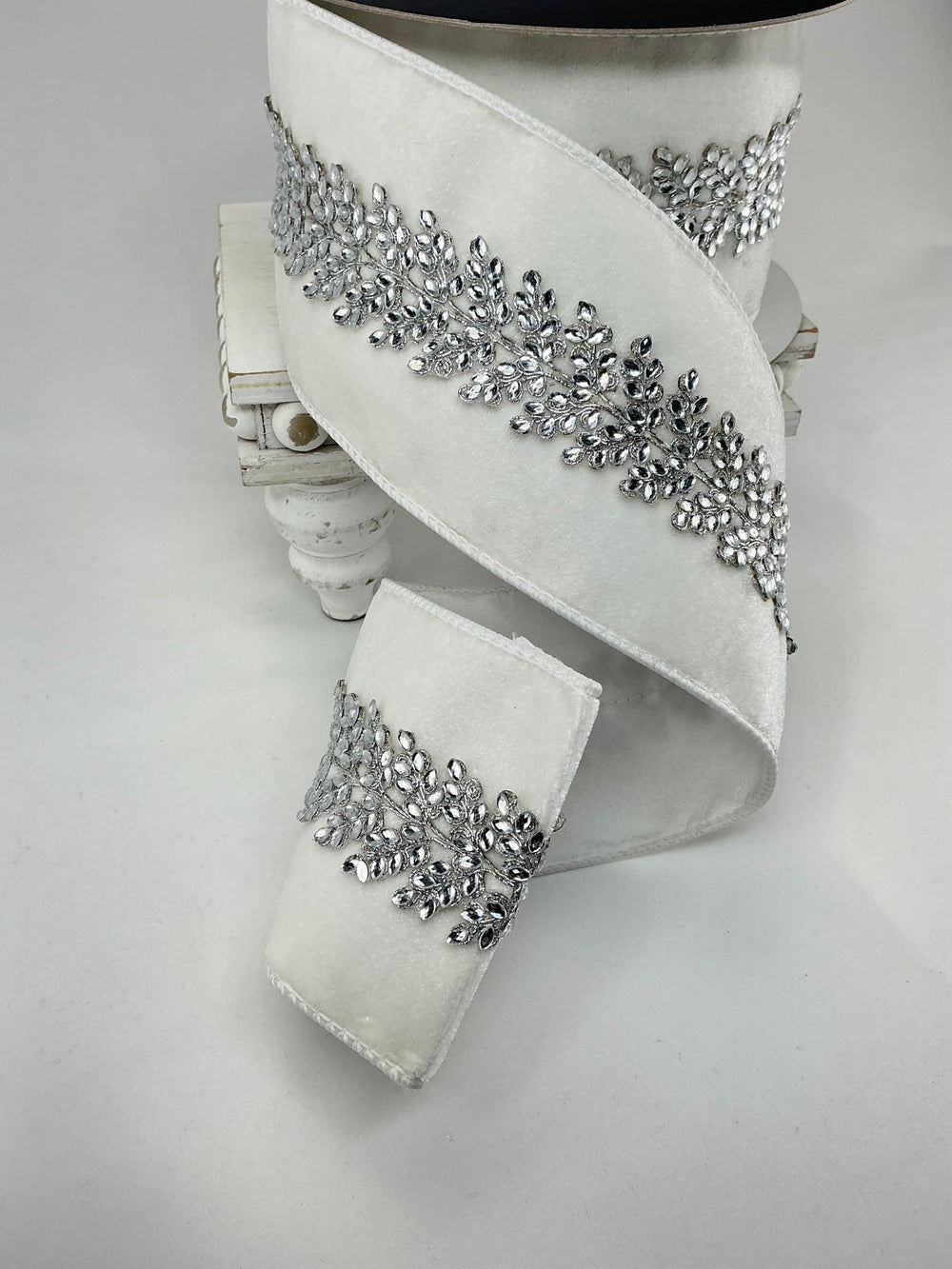 Farrisilk white velvet jewel vine tree ribbon - 4” - Greenery Marketwired ribbonRG893 - 43