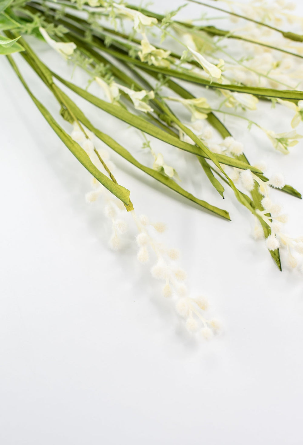 Mixed fuzzy berry bush - cream - Greenery Market40219 - CR