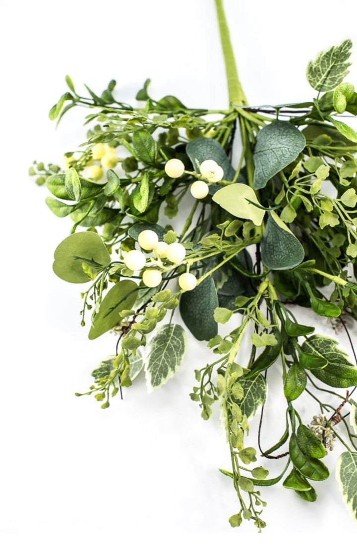 Mixed greenery and berries bush - Greenery Market63262BU22