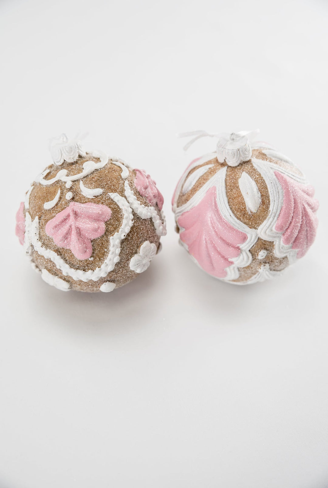 Resin frosted gingerbread ornaments - set of 2 - Greenery MarketHome decorMTX73336