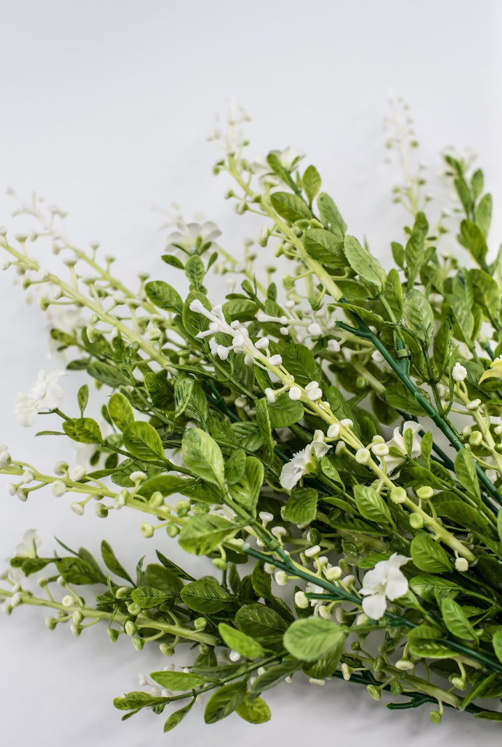 White filler flower and berries bush - Greenery Market85001 - CR