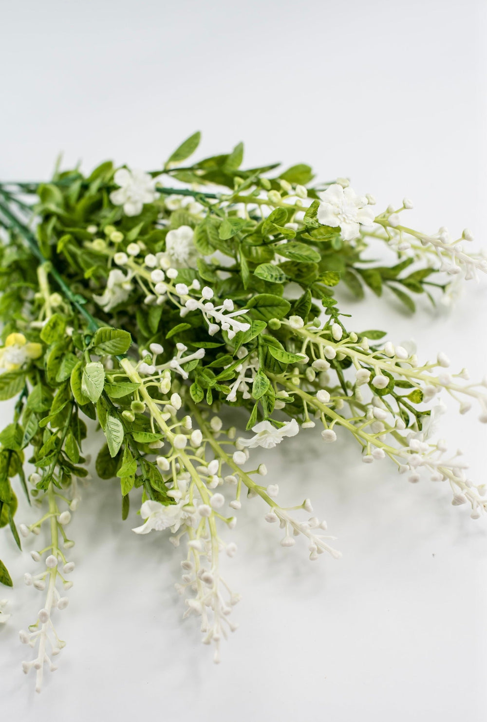 White filler flower and berries bush - Greenery Market85001 - CR