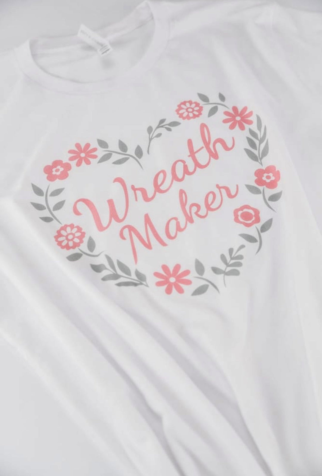 Wreath maker heart T-shirt - BLACK FRIDAY DEAL - Greenery MarketClothingLargewreathmakerheart