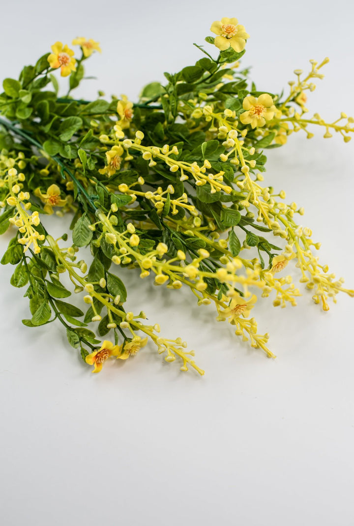 Yellow filler flower and berries bush - Greenery Market85001 - YEL